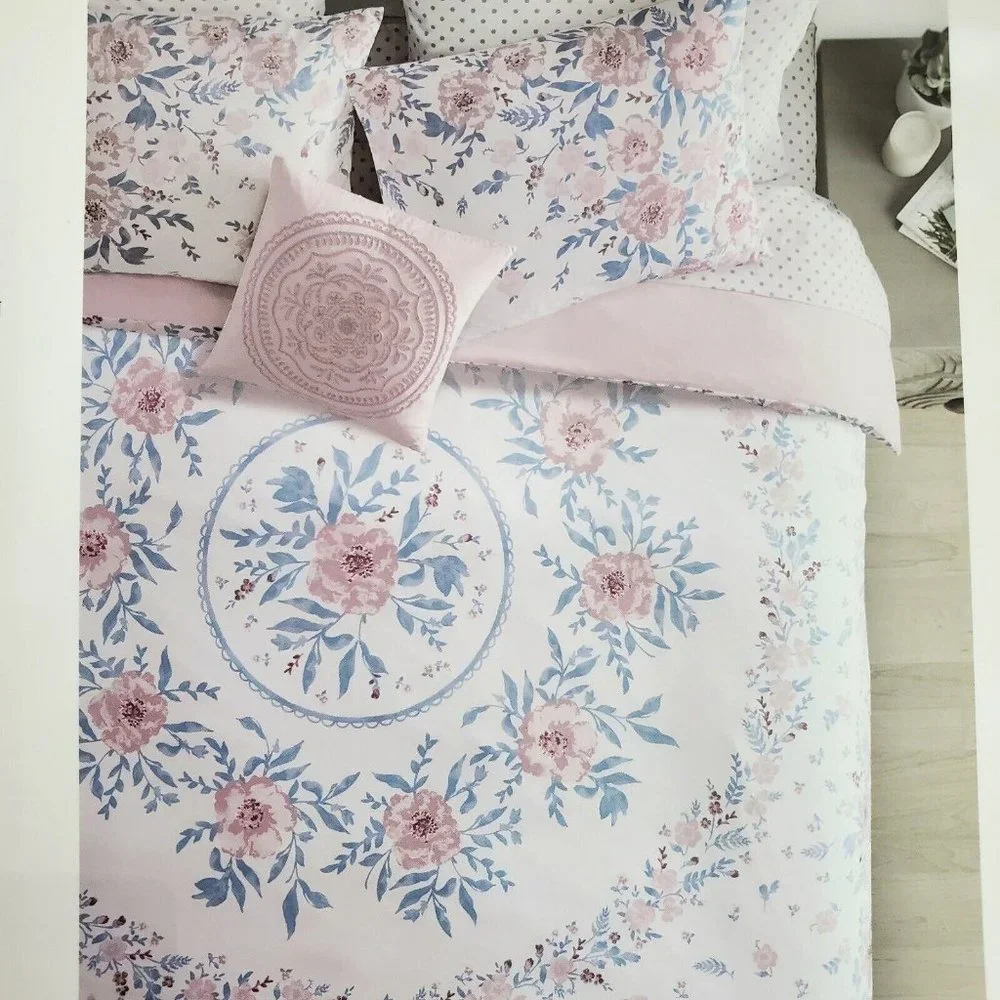 Cupcakes and Cashmere 3 Piece Floral Full/Queen 3 Piece Duvet Cover Set